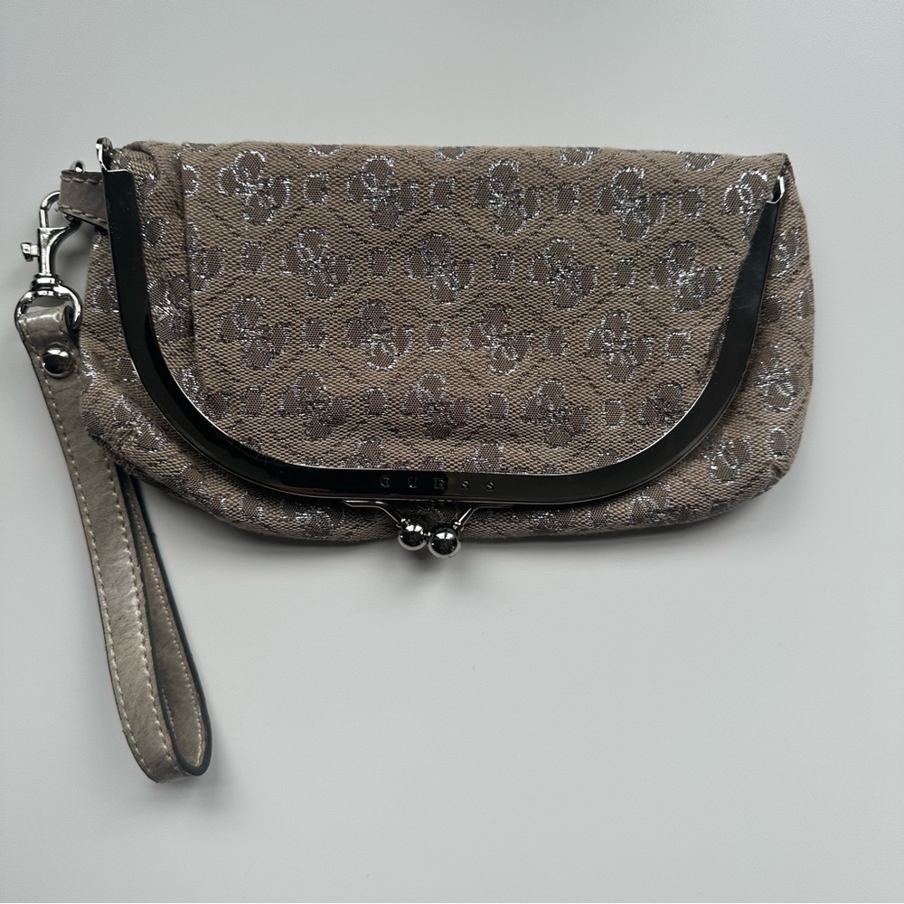 Vintage Y2K Guess Kiss lock Wristlet Clutch Cheetah Lining Made in 2000s